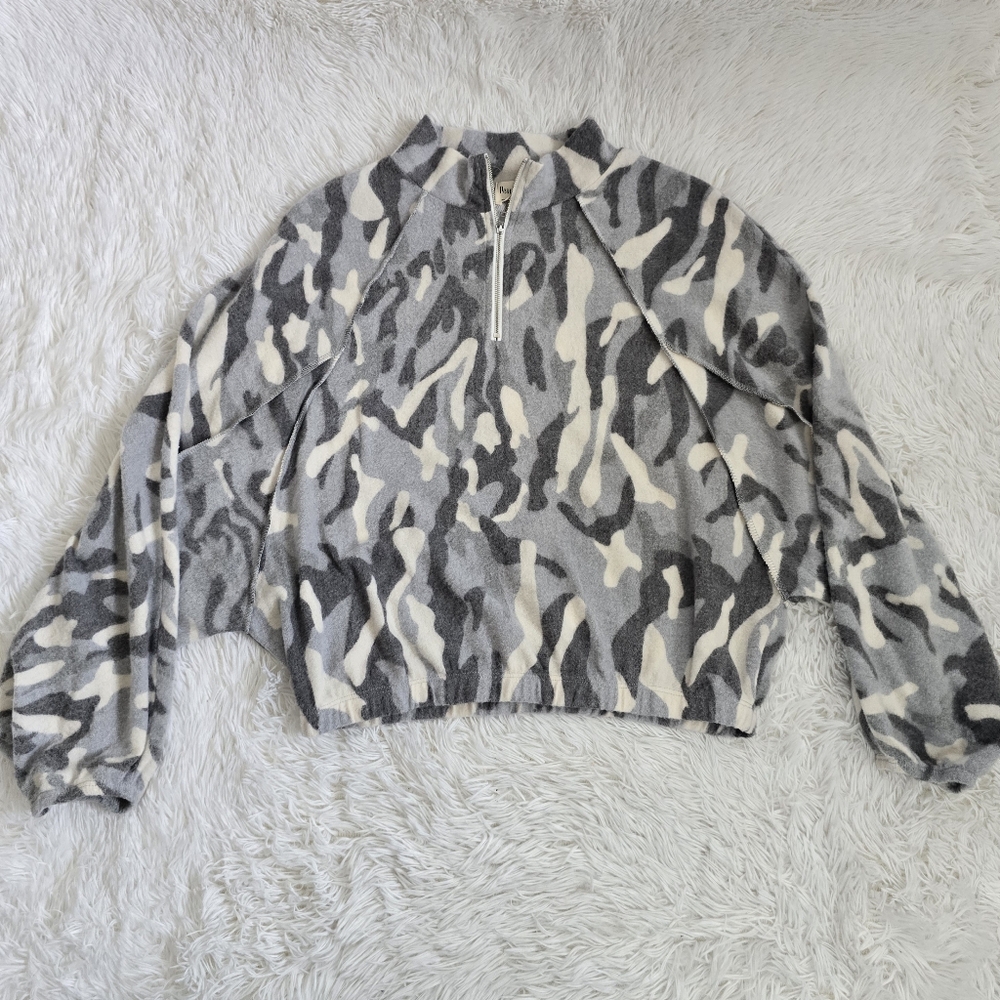Peach Love Made In California Super Soft Gray Camo Cropped Sweatshirt Small
